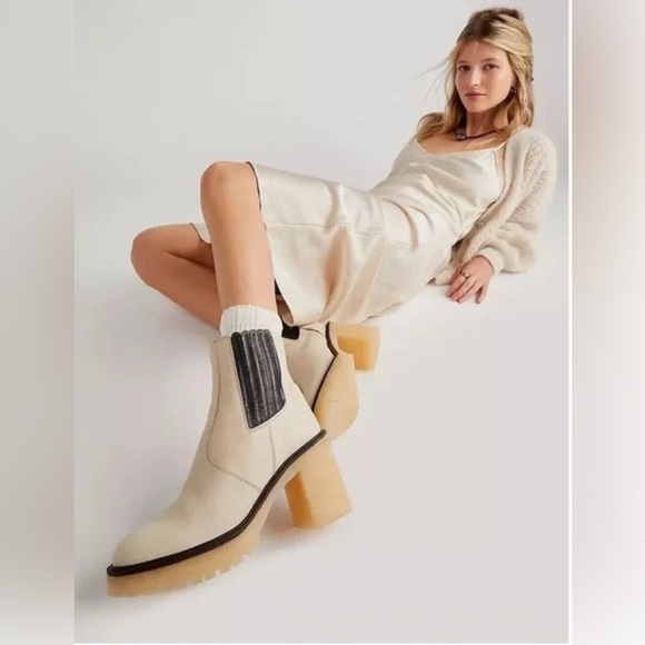 Free People James Chelsea Boot White Leather Lug Sole | NIB Size 38.5 / US 8 - Picture 2 of 16